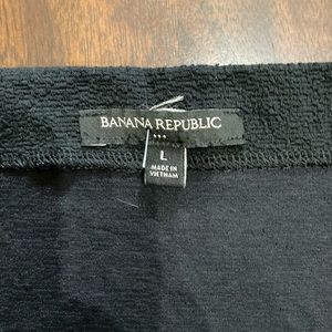 Banana republic black sleeveless size large. Top